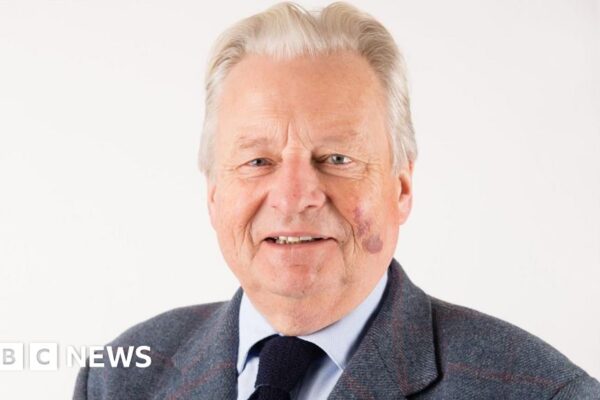 El exlíder de Plaid Cymru, Lord Dafydd Elis-Thomas, ha fallecido. Former Plaid Cymru leader Lord Dafydd Elis-Thomas has died