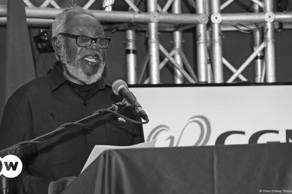 Fallece Sam Nujoma, el ‘padre fundador’ de Namibia, a los 95 años – DW – 09/02/2025 Namibia's 'founding father' Sam Nujoma dies at 95 – DW – 02/09/2025