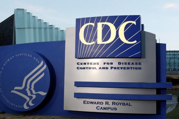 Funcionarios de Trump ejercen un control sin precedentes sobre la revista científica de los CDC. Trump officials exerting unprecedented control over CDC scientific journal