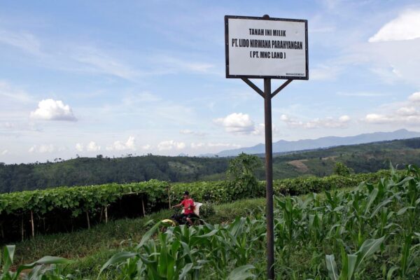 Indonesia ordena detener proyectos turísticos vinculados a Trump. Indonesia Orders Halt Of Tourism Projects Linked To Trump