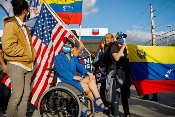 La administración Trump pone fin al programa de inmigración temporal para cientos de miles de venezolanos. Trump administration ends temporary immigration program for hundreds of thousands of Venezuelans