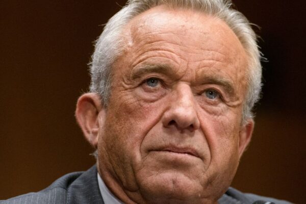 Las Redes Sociales Reaccionan a la Confirmación de RFK Jr. como Secretario de Salud Social Media Reacts To RFK Jr.'s Confirmation As Health Secretary