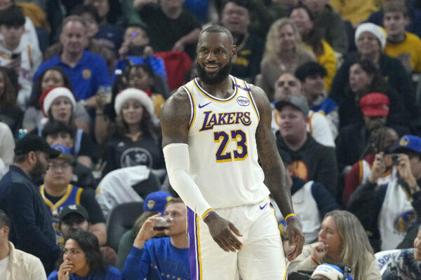 LeBron James Parece Disparar Contra el Dueño de los Mavericks Tras Los Inusuales Comentarios de Luka Doncic LeBron James