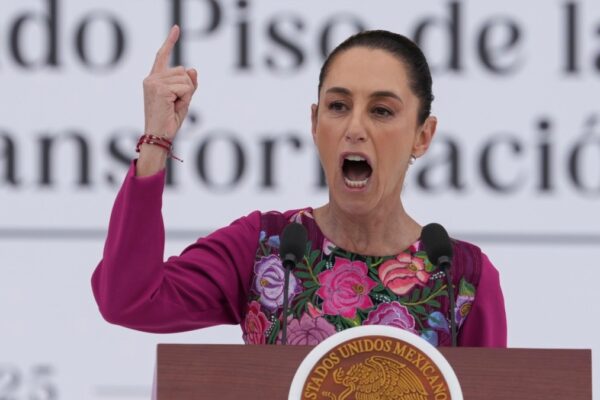 Presidenta de México impone aranceles a EE. UU. en respuesta a Trump y rechaza alianzas delictivas. Presidenta de México ordena aranceles contra EEUU en respuesta a Trump, rechaza alianzas criminales