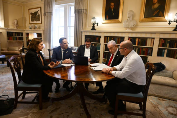 Trump y Netanyahu tienen la oportunidad histórica de promover la paz en Oriente Medio. Trump and Netanyahu have history opportunity to promote Mideast peace